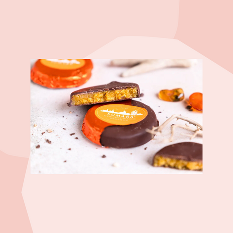 Samura Stralsund Marzipantaler Zartbitterschokolade Sanddorn Orange vegan Geschenke Feinkost Online Shop Delikatessen Spezialitäten Köln Feinkostladen Weihnachten Foodies
