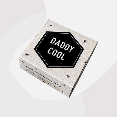 herr biene Honig-Nuss-Pralinen Daddy Cool Feinkost Online Shop Delikatessen Manufakturen Geschenke Köln Spezialitäten Genuss Gourmet Versand