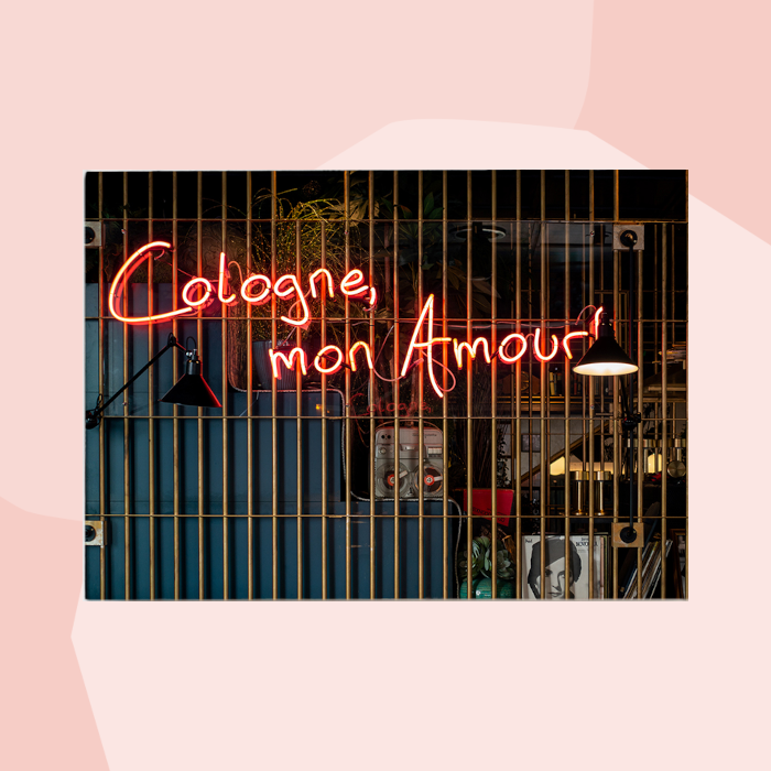 Frau Plonka Bild auf MDF Cologne Mon Amour Geschenke Geschenkeladen Köln Feinkostladen Online Shop Gourmets